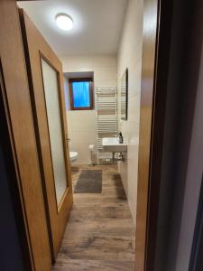 Et badeværelse på Ferienwohnung Gulde N tal + 15 billeder