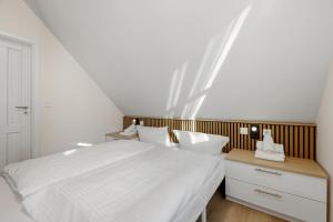 Giường trong phòng chung tại Dünenhaus Ückeritz UnserUsedomDe FeWo ca23qm mit Parkplatz direkt am Strand 11I4