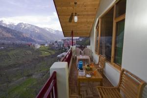 En generel udsigt til bjerge eller udsigt til bjerge taget fra vandrehjemmet