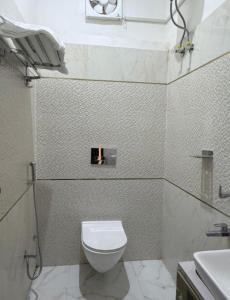 Et badeværelse på Hotel Shree Rameshwaram Guest House Near by All Temple