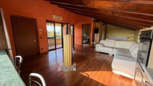 Χώρος καθιστικού στο Openspace Attic Apartment with terrace, Wi-Fi