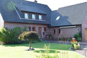 Aed väljaspool majutusasutust Feriendomizil Wattwurm Paul