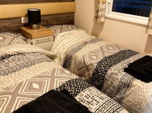 En eller flere senge i et værelse på Lyons Robin Hood - Holiday Accommodation 20871