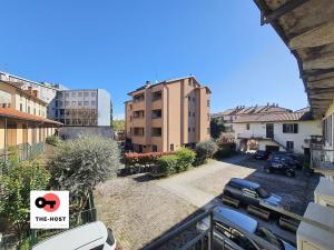 Το κτήριο όπου στεγάζεται  το διαμέρισμα