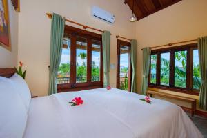 Giường trong phòng chung tại Chez Xuan - Private Villa Hoian