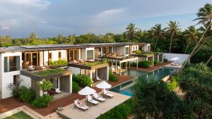 een luchtfoto van een villa met zwembad bij Nyne Hotels LUXE Anugrah - Bentota in Bentota