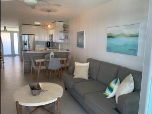 Køkken eller tekøkken på Villa Brisas del Mar-Ocean View Gated Community