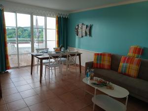 Χώρος καθιστικού στο Ovillage972 dans Village Vacances - piscine, plage - vues mer, calme & spacieux