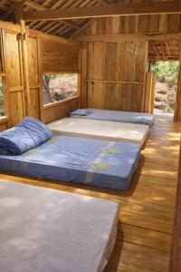 En eller flere senge i et værelse på Nguyệt Nhi Homestay A Lưới