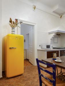 Køkken eller tekøkken på Elegante appartamento d'epoca nel centro di Trieste