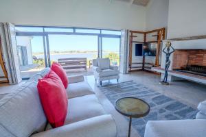 Et opholdsområde på Lagoon Ocean Lodge Waterfront Luxury Benguela Cove