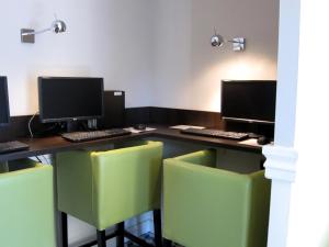 Televízia a/alebo spoločenská miestnosť v ubytovaní Hostel Wratislavia