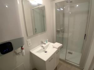 Koupelna v ubytování Les Vitraux sur les Remparts