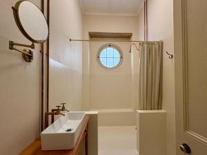 Ένα μπάνιο στο Curious Prince