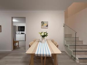 Billede fra billedgalleriet på KozyGuru | Cabramatta | Spacious Family Townhouse i Cabramatta