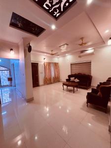 Nhà bếp/bếp nhỏ tại Shaadi-Events-Entire Villa