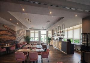 Restoran või mõni muu söögikoht majutusasutuses Lázeňský hotel Pyramida