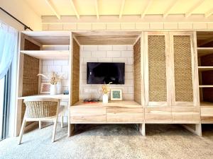 Μια τηλεόραση ή/και κέντρο ψυχαγωγίας στο Chaparrals Surf