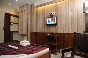 TV a/nebo společenská místnost v ubytování Sonar Bangla's Motel Midway