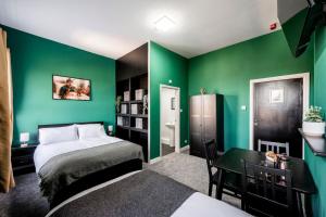 En eller flere senge i et værelse på Upper Floor - Room 2