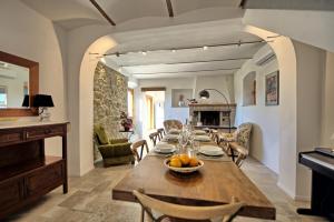 Et opholdsområde på Villa Anna by PosarelliVillas