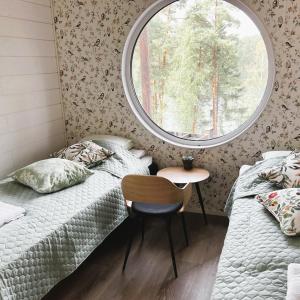 Een bed of bedden in een kamer bij Herrankukkaro Archipelago Resort