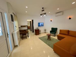 Μια τηλεόραση ή/και κέντρο ψυχαγωγίας στο Aski house - Authentic Cretan life