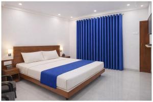 Postel nebo postele na pokoji v ubytování Hotel Nagendra Residency Near Jagannath Temple & Sea Beach - Fully Air conditioning- Free Wi-fi and Room Service- Best Premium Hotel In Puri