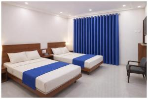 Postel nebo postele na pokoji v ubytování Hotel Nagendra Residency Near Jagannath Temple & Sea Beach - Fully Air conditioning- Free Wi-fi and Room Service- Best Premium Hotel In Puri