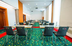 a classroom with tables and chairs in a room at Ibercity Wien Schönbrunn in Vienna