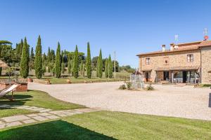 a garden with a building and a bunch of trees at Il Podere - Rustic Charm in Tuscany in Monte San Savino