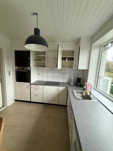 Kuchyň nebo kuchyňský kout v ubytování Private Rooms-Shared kitchen&bathroom- No host on site + 8 fotografií