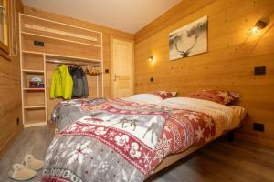 En eller flere senge i et værelse på L'Étoile du Linga