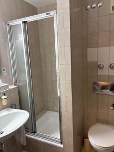 Ένα μπάνιο στο Hotel Gumberger GmbH Garni