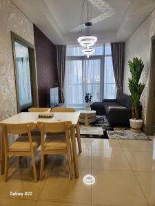 Khu vực ghế ngồi tại Majestic Canal View 2Bhk 6pax