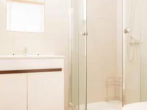 Phòng tắm tại Skyline Villas Room