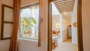 En eller flere senge i et værelse på Riad Alaya by Maison Amellal + 171 billeder