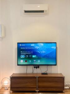 Et tv og/eller underholdning på 39 HSH 4Bed5Bath LGK + 52 billeder