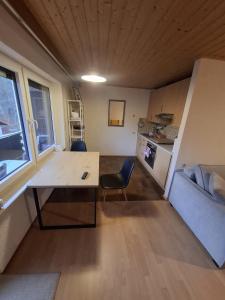 Kuchyň nebo kuchyňský kout v ubytování Ferienwohnung Schöntal 2