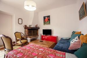 Et tv og/eller underholdning på La Maison et son jardin clos