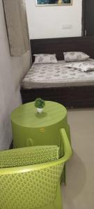 En eller flere senge i et værelse på RR Paying Guest