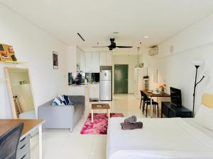 Køkken eller tekøkken på Luxury Suites Kuala Lumpur