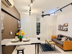 Et opholdsområde på Luxury Suites Kuala Lumpur + 19 billeder