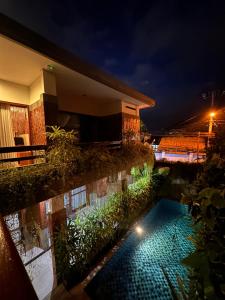 Swimmingpoolen hos eller tæt på Sekuta 36