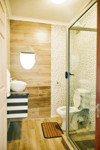 Koupelna v ubytování Eli Eli Luxury Suites + 15 fotografií