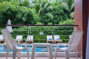 En balkon eller terrasse på Phuket Seaview Resotel