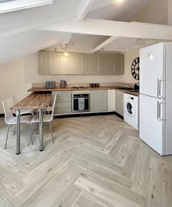 Kuchyň nebo kuchyňský kout v ubytování Sleeps 4, 2 Bedroom Maisonette in Central Grantham + 3 fotografie