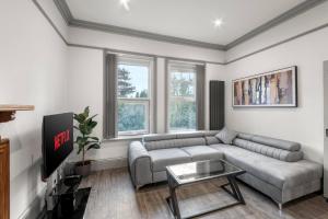 TV/trung tâm giải trí tại Heart of Reading Hideaway 3BR | Parking