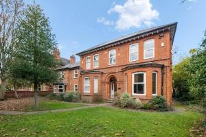 Vườn quanh Heart of Reading Hideaway 3BR | Parking