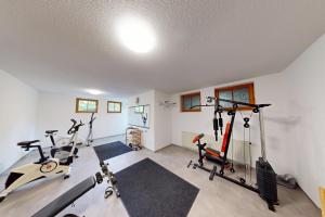 Phòng/tiện nghi tập thể dục tại Ferienwohnung ChiemseeBlick